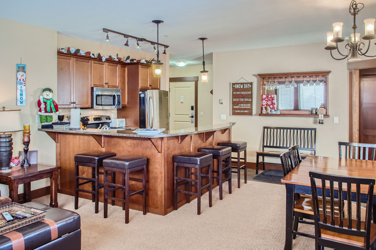 Food & Drinks 4, Stonegate Resort by Okanagan Premier, Kootenay Boundary