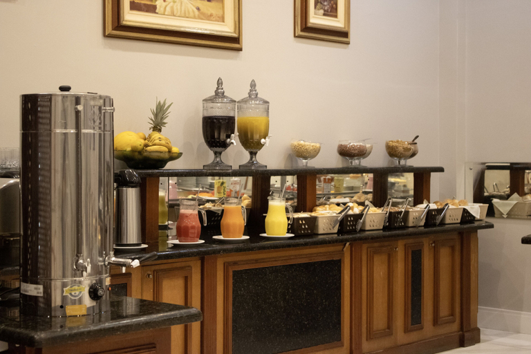Food & Drinks 5, Hotel Flat Petras, Curitiba
