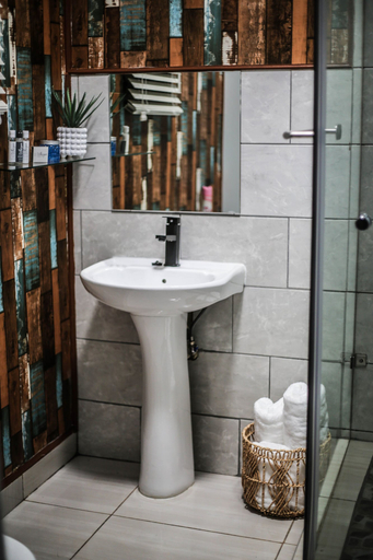 Bathroom 3, Villameyer Lodge, City of Tshwane