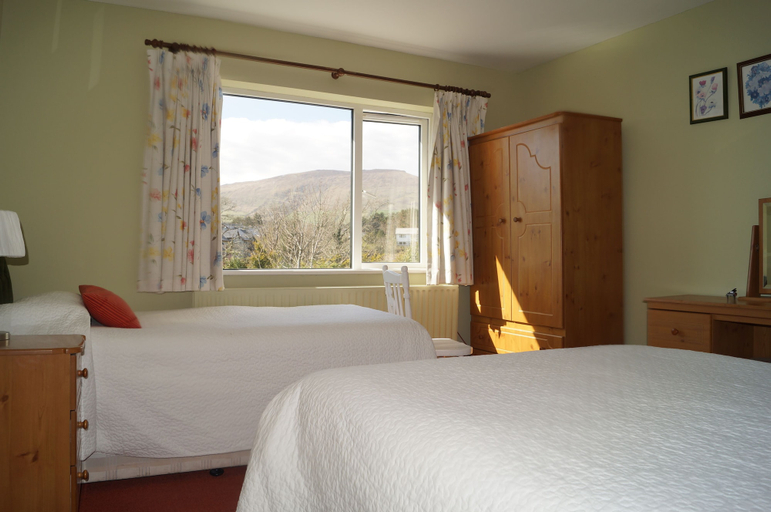 Bedroom 2, Ardrinane House