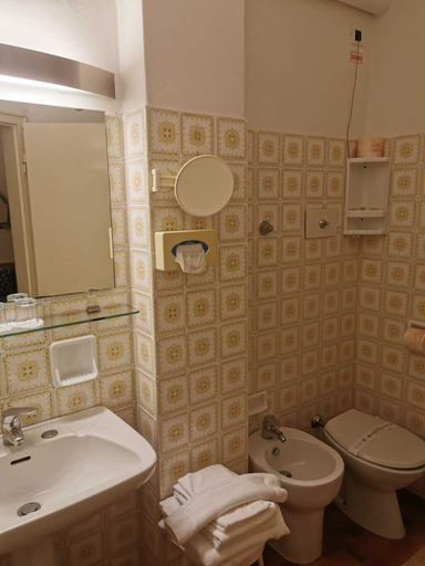 Bathroom 4, Hotel Valdor, Venezia