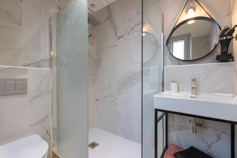 Bathroom 2, O Thil, Landes