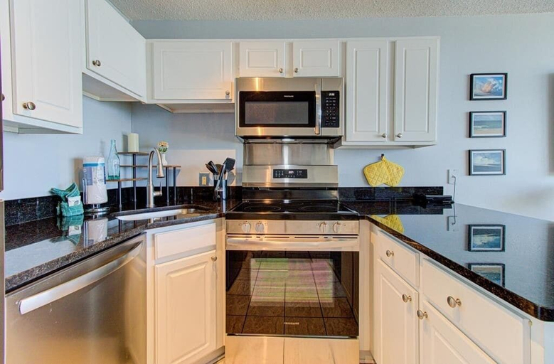 Private kitchen 5, 0510 Beachtrippin' 1 Bedroom Home, New Hanover