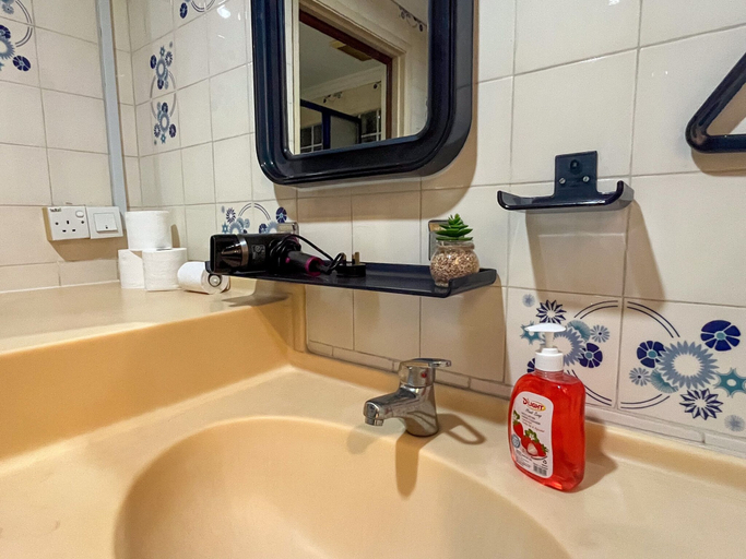 Bathroom 12