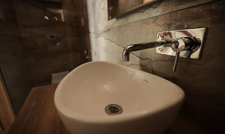 Bathroom 3, Fabhotel The Island, Srinagar