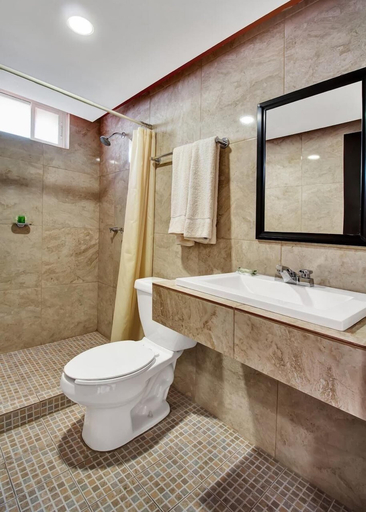 Bathroom 4, Hotel Maria Jose, Victoria
