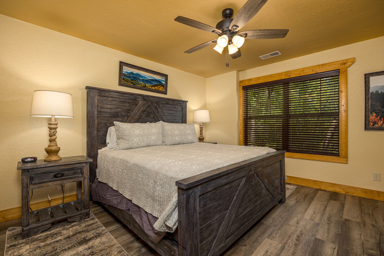 Bedroom 2, Southern Comfort, Sevier