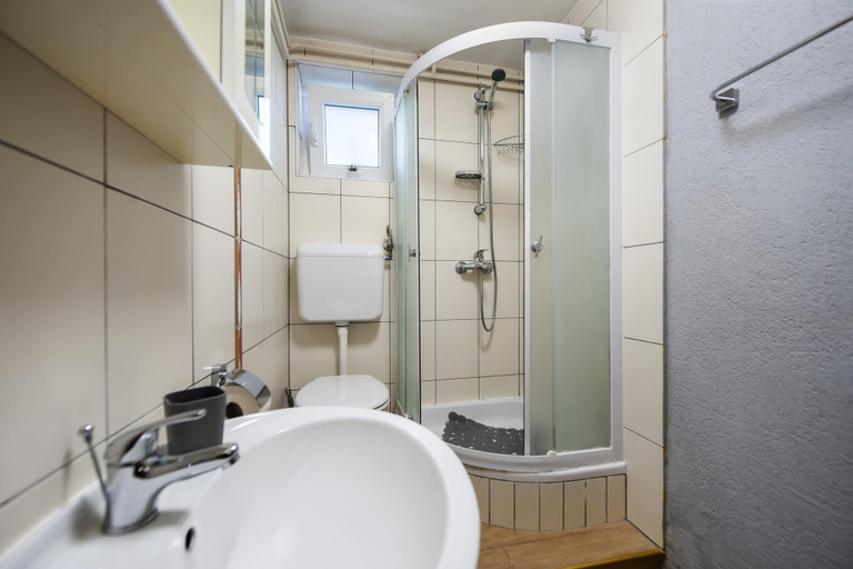 Bathroom 3, Apartments and Room Silvana, Rovinj