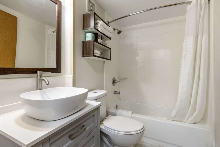 Bathroom 4, Quality Inn Spartanburg Northwest, Spartanburg