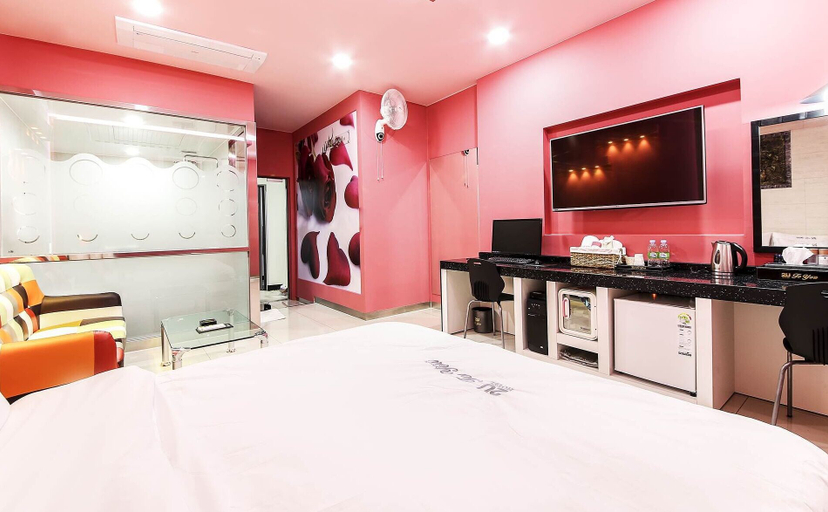Bedroom 2, Hotel To You, Muan