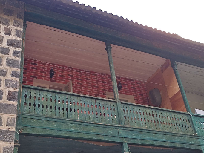 Exterior & Views, Lusin hyuratun