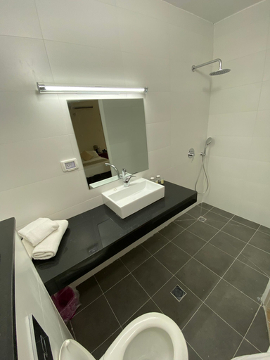 Bathroom 5, Berger Ultra Orthodox Hotel