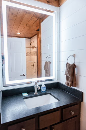 Bathroom 3, Bigfoots Retreat, Sevier