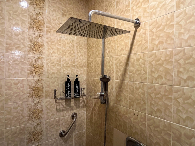 Bathroom 15