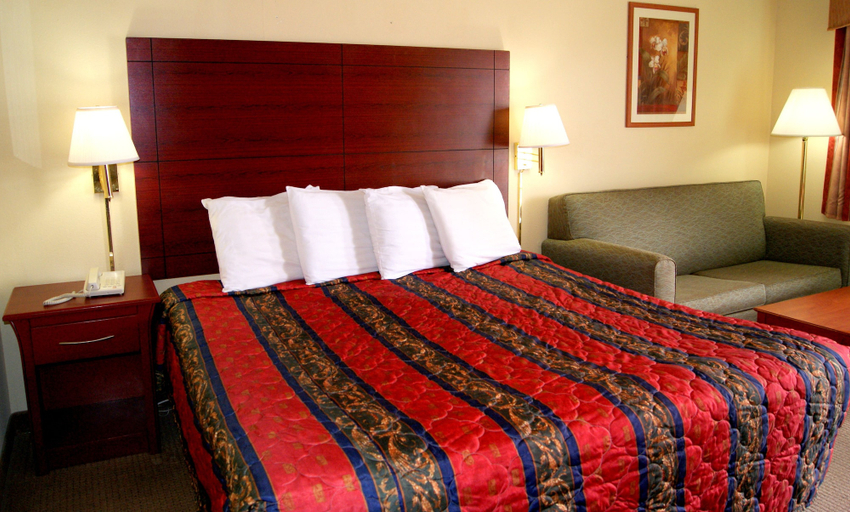 Bedroom 3, Red Carpet Inn, Adams