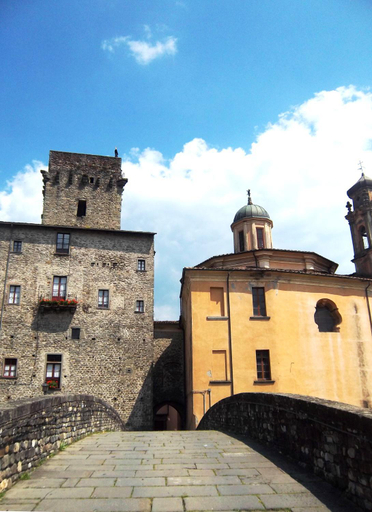 Others 5, Ai Chiosi affittacamere, Massa Carrara