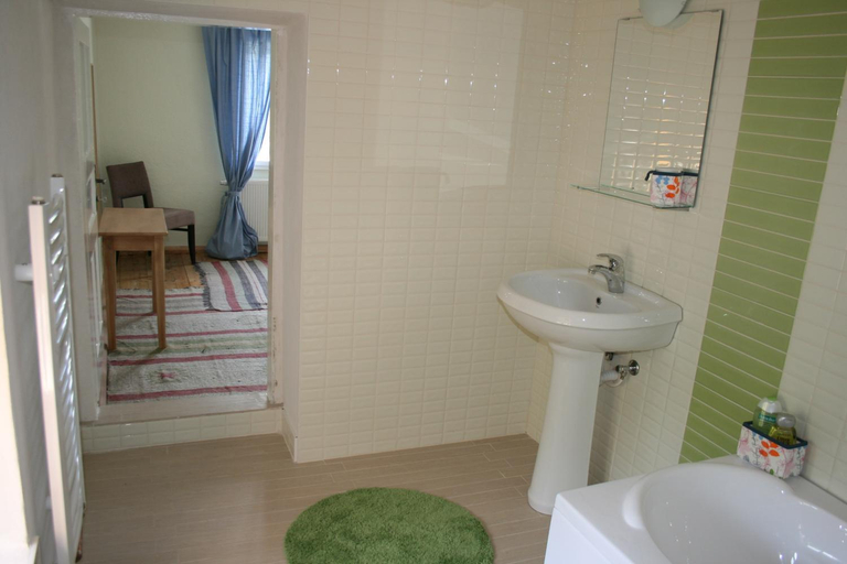 Others 4, Hangjik (Little Inn), Kačanik