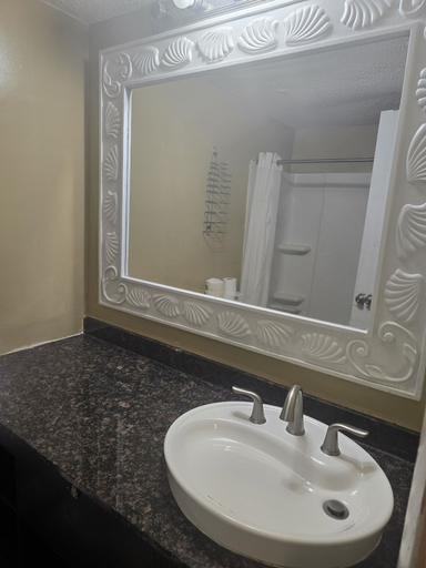 Bathroom 4, Ocean Waves Hotel, Horry