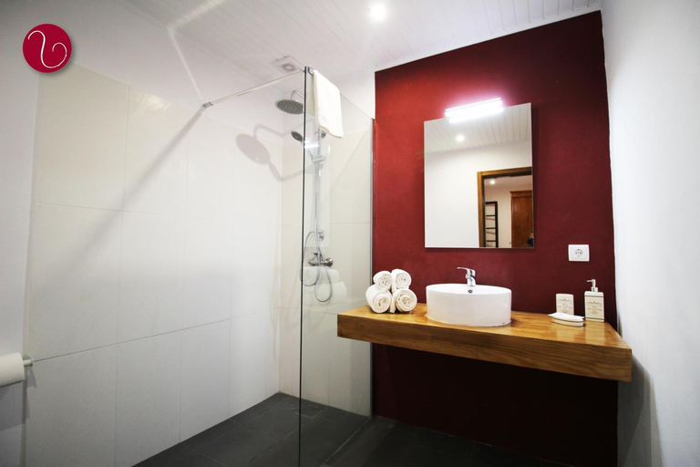 Bathroom, GuestHouse Vila Lusitania, Funchal