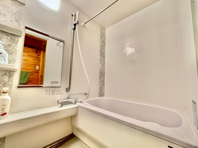Bathroom 3, Morino Hitsuji, Onna