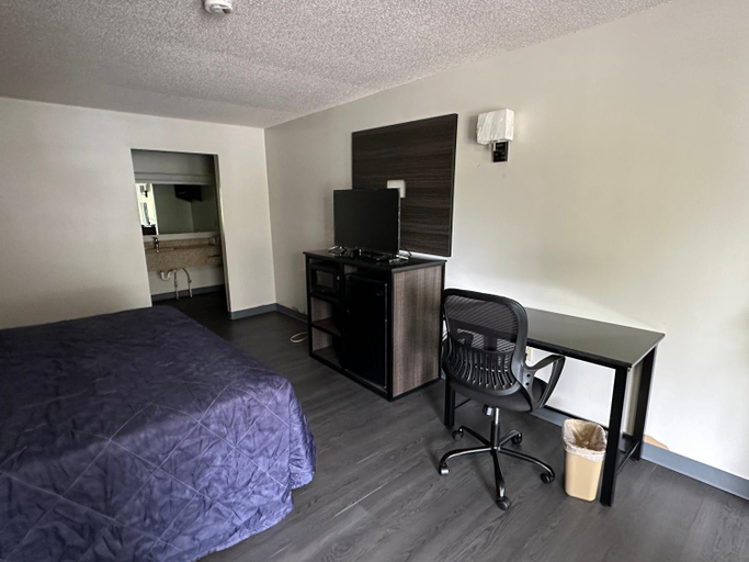 Bedroom 3, ECONOMY INN, Clayton