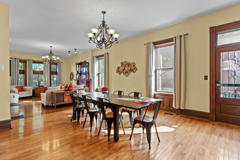 Food & Drinks, The Marquis Manor | JZ Vacation Rentals, Saint Louis