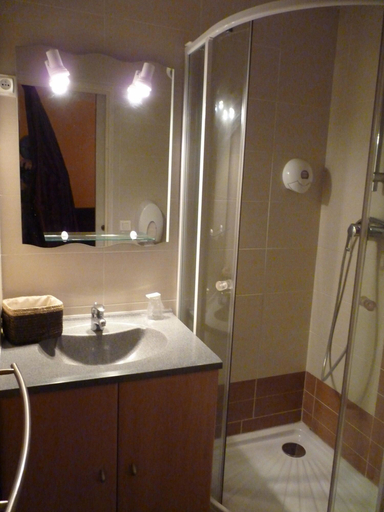 Bathroom 4, Ad Cyber Hotel, Haute-Garonne