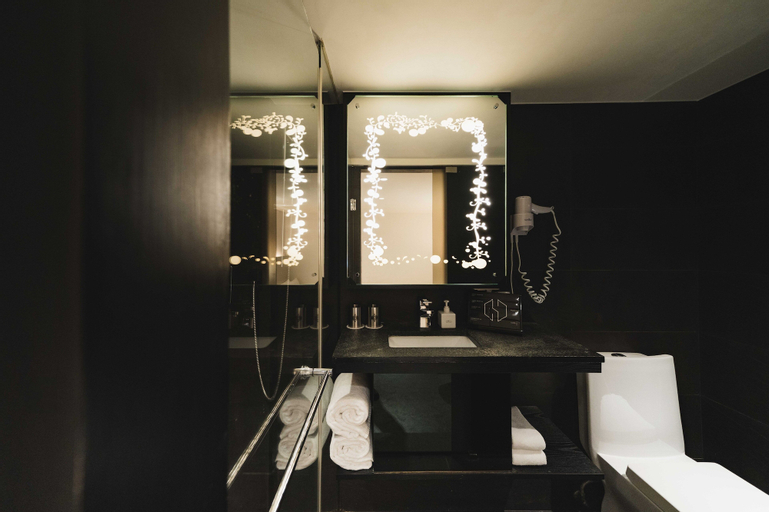 Bathroom 17