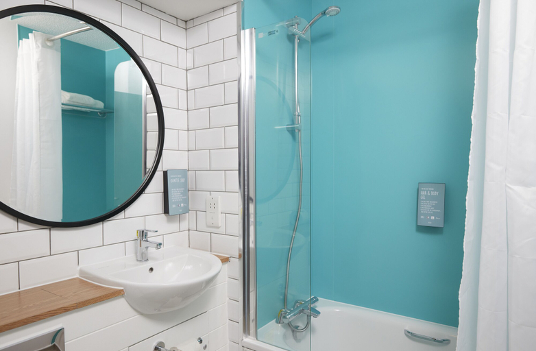 Bathroom, Bay Horse Hotel by Greene King Inns, Wigan