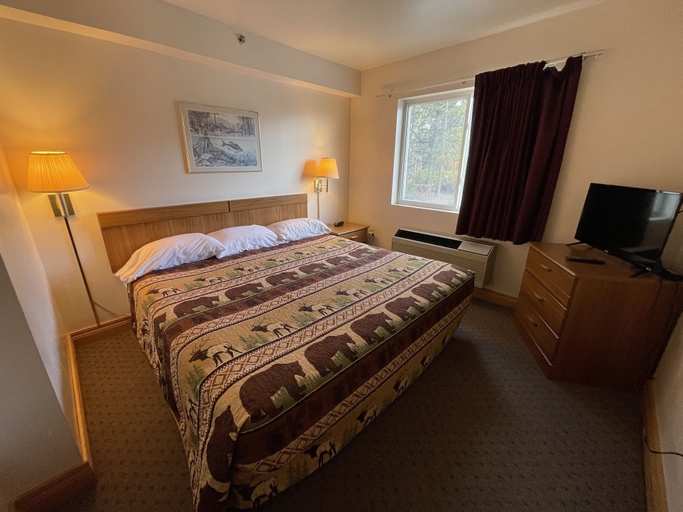 Bedroom 2, AuSable Valley Inn, Oscoda