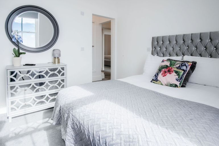Bedroom 2, St Catherine's View - 2 Bedroom - Panorama - Tenby, Pembrokeshire