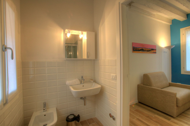 Bathroom 2, Ca Sarasina, Venezia