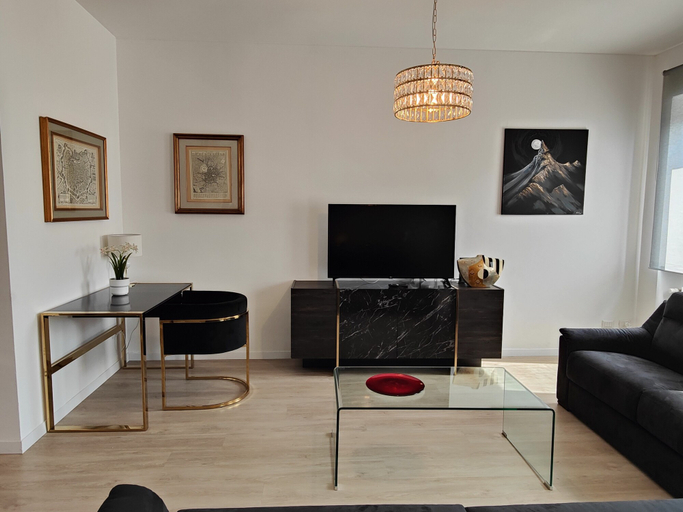 Television, BnButler - Foppa 7, Milano