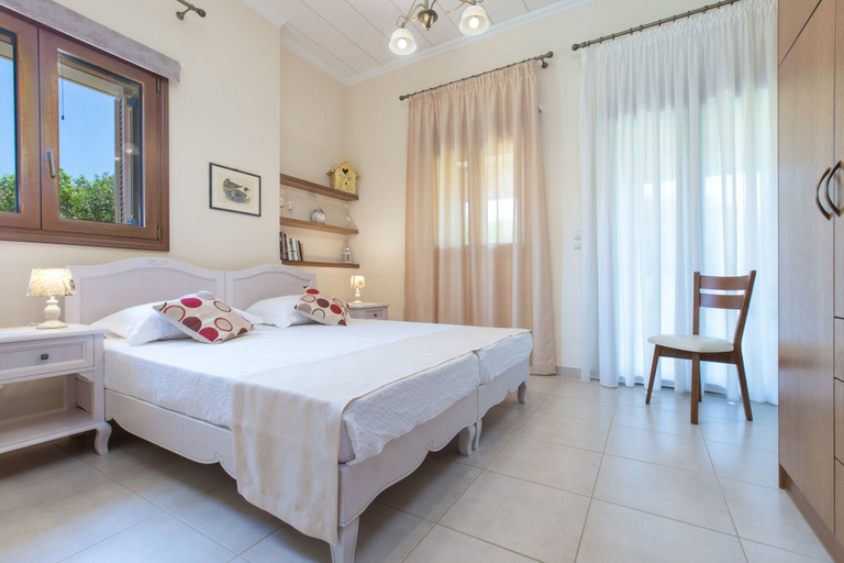 Bedroom 2, Villa Anerocuru, Crete