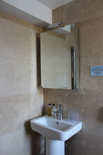 Bathroom 4, Invergarry Room Only Guest House, Cumbria