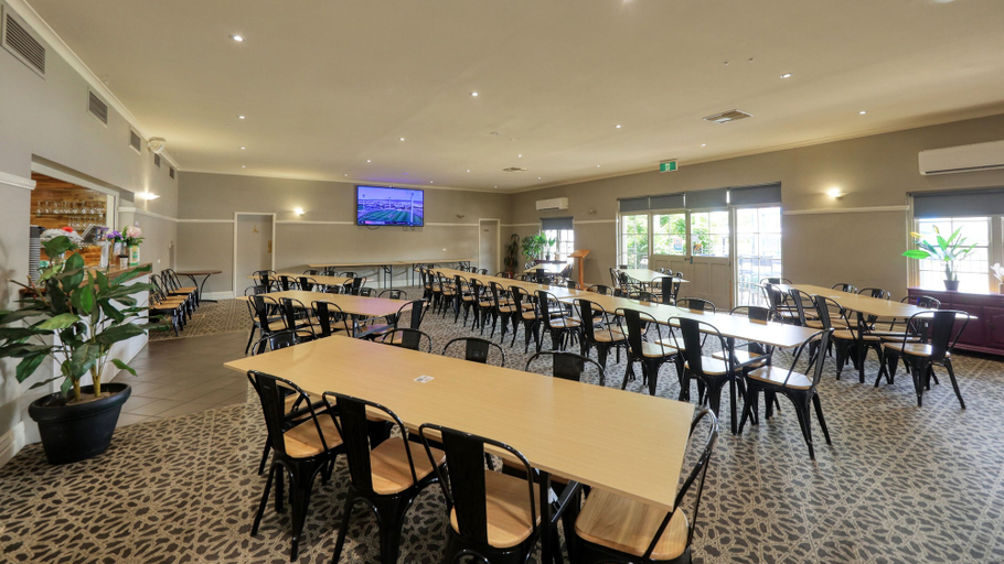 Food & Drinks 4, Coachman Hotel Motel, Parkes