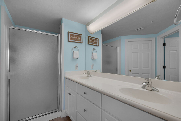 Bedroom 4, Treasure Island 1107, Bay