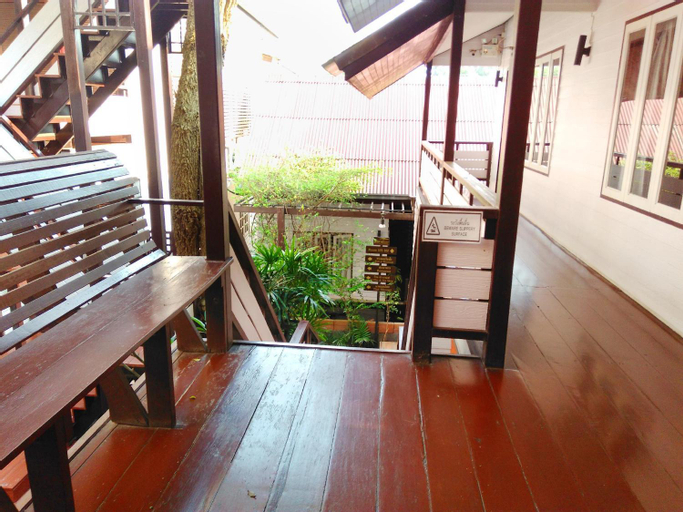 Exterior & Views 12