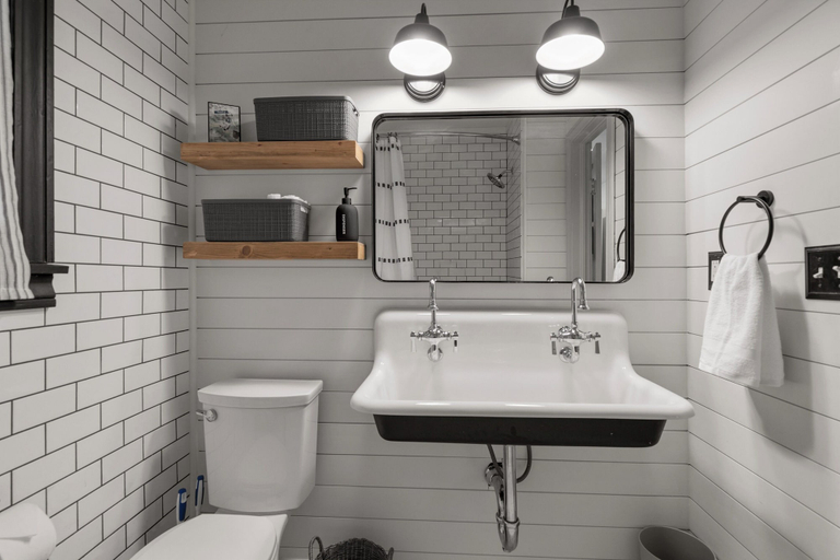 Bathroom 4, Modern Farmhouse With Hottub Fire Pit & Games!, Gillespie