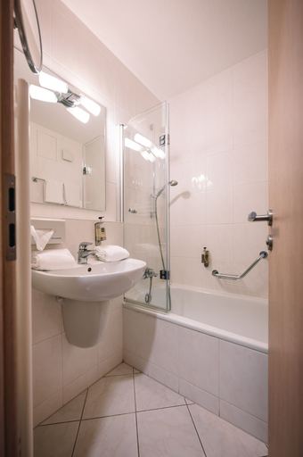 Bathroom 4, Hotel Royal - Timmendorfer Strand, Ostholstein