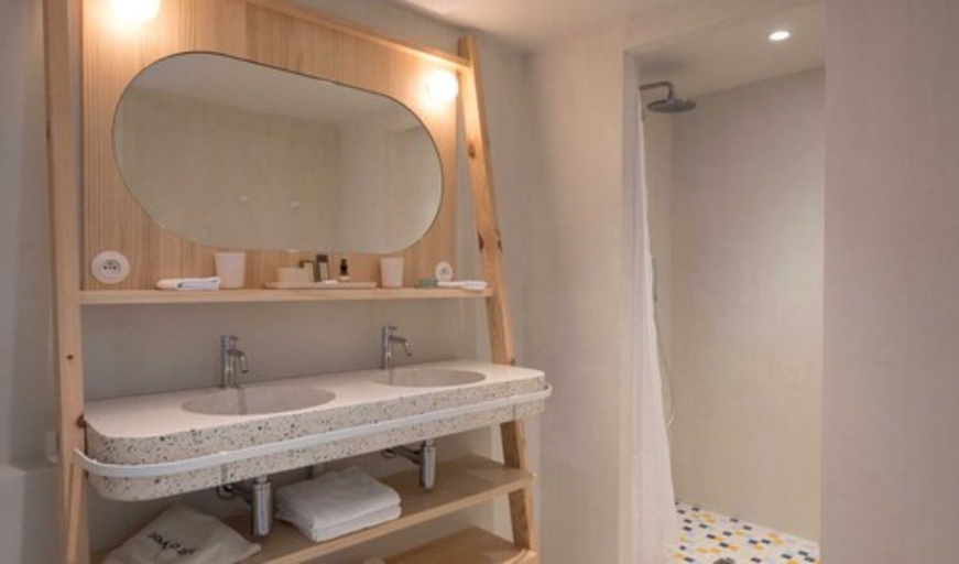 Bathroom 4, Hôtel des Dunes, Gironde