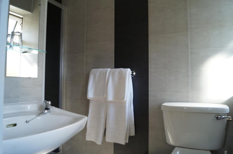 Bathroom 3, Ardrinane House