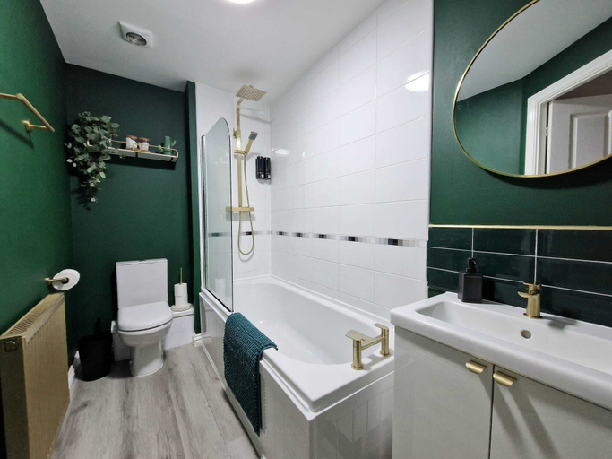 Bathroom, Impeccable 2-bed Apartment in Newcastle Upon Tyne, Newcastle upon Tyne