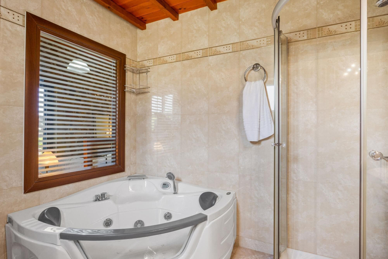 Bathroom 4, Kambos Horizon & Paradise Villas, Crete