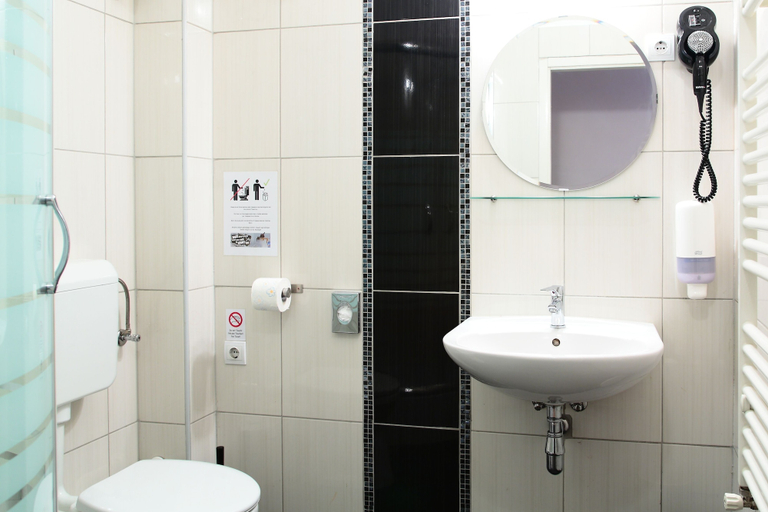 Bathroom 5, Maverick Downtown, Budapesti