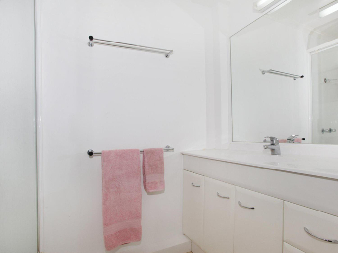 Bathroom 2, Maui 6 Apartment Unit, Maroochy - Mooloolaba