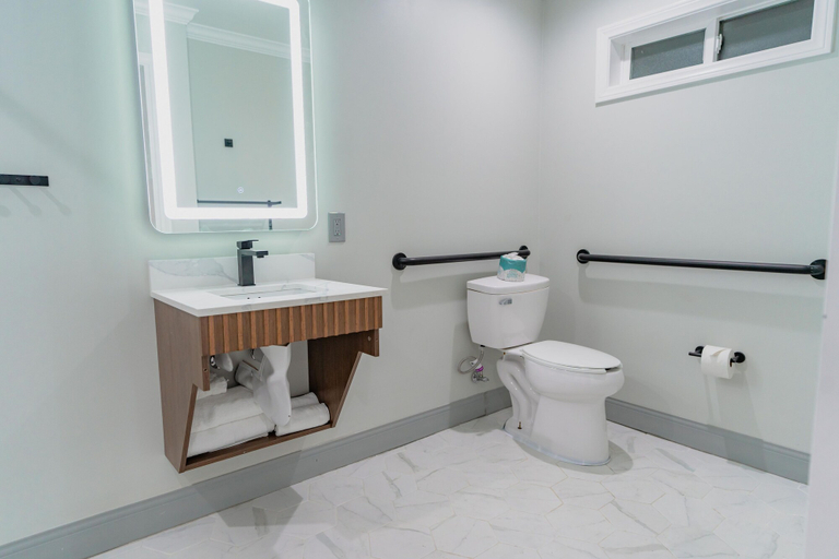 Bathroom 4, Hotel Avanti, Santa Barbara