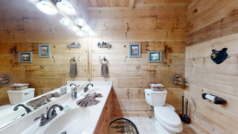 Bathroom 4, Majestic Eagle, Sevier