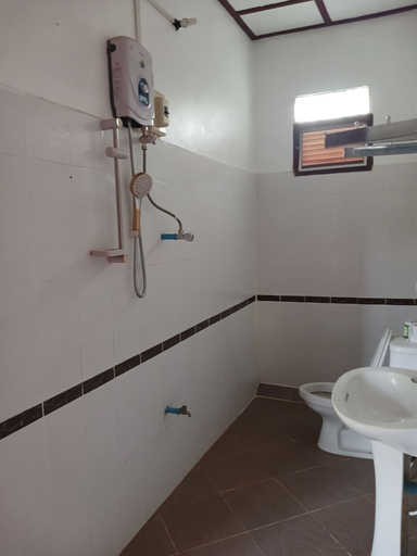 Bathroom 3, Riverside Garden Hostel, Vangvieng