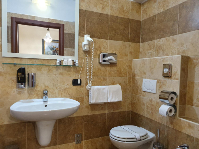 Bathroom 15